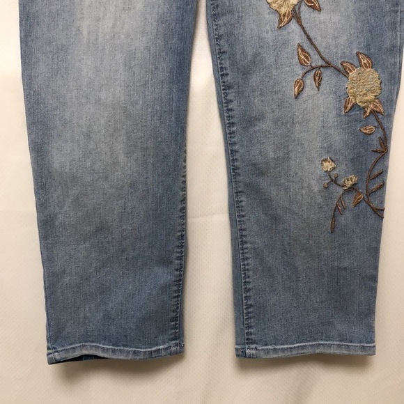 Gloria Vanderbilt “Jordyn” All Around Slimming Effect Embroidered Capri Jeans - Picture 6 of 13